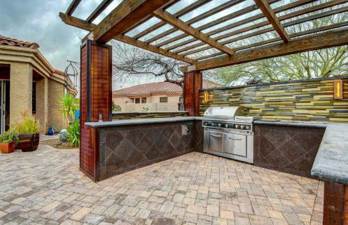 Luxe Couples Retreat with Pool and Outdoor Kitchen! - Foto 54