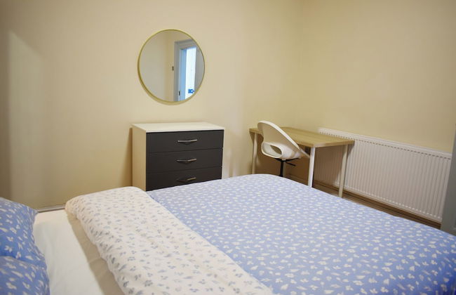 Bedroom in Apartment Walkable china town - Photo 5