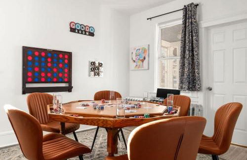 Whole House Near NYC and Transit with Game Room Fire Pit and King Bed - Foto 20