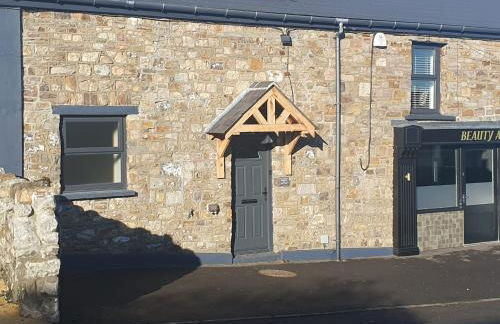 Perfect Location 3 Bed Serviced apartment with Bike Storage for BPW. Close to Brecon Beacons - Photo 15