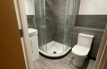 1 bedroom city centre apartment with free parking - Foto 7