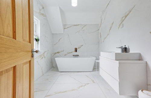 Mayrose House - 6BR 4BATH Luxe Spacious Retreat - Foto 30