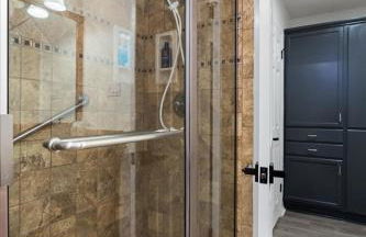 Super Comfy Home with Hot Tub! - Photo 27