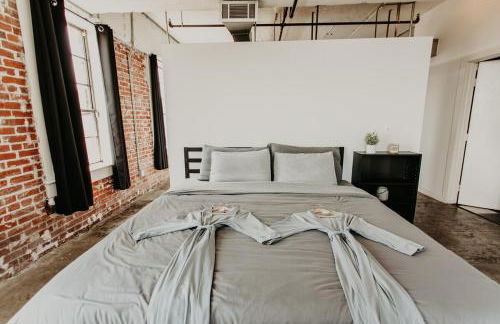 The Downtown Industrial Loft - Foto 18