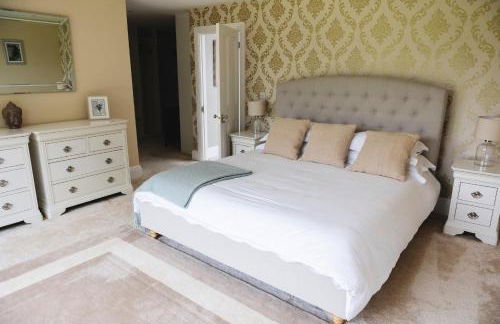 Large Country House with Hot Tub, Pool Table, and Log Burner - Photo 64