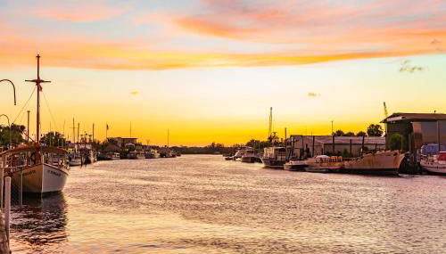 Luxury heated-pool home blocks from the beach - Foto 2