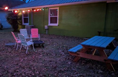 Kitchen, Laundry & Fenced Yard - Foto 28