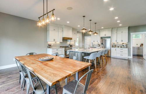 Steps From Oneida Lake Spacious Gem with Game Room! - Foto 11