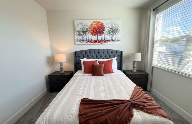 Modern 4BR Family Home With Private Pool - Photo 11