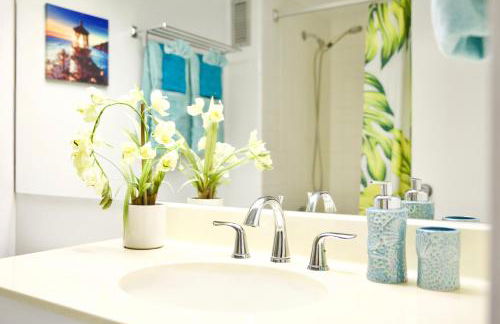 Tropical Studios at Marine Surf Waikiki - FREE PARKING - BEST LOCATION - FULL KITCHEN - SWIMMING POOL - Foto 22