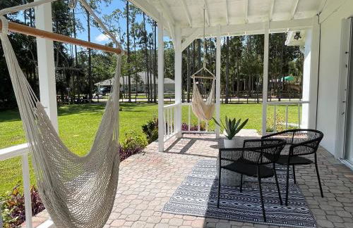 Luxury Jupiter Farm Getaway Pool, BBQ, Game Shed - Foto 34