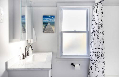 Euclid Near Lake Erie Cleveland king bed - Foto 26