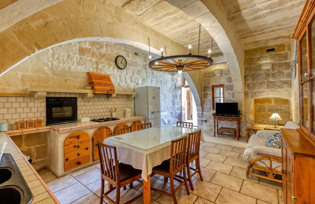 Ta'leli Pool Farmhouse in Gozo - Photo 20