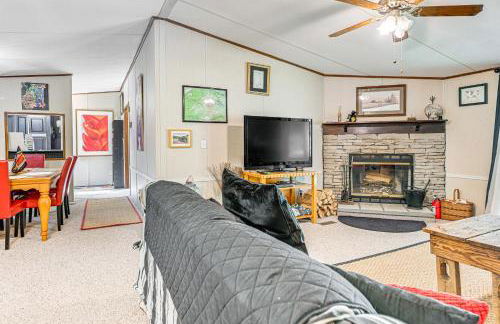 Fire Pit and Decks Creekside Cabin in Robbinsville - Foto 5