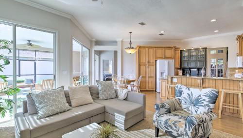 Bright and Sunny Riverview Oasis with Pool and Pond - Foto 5