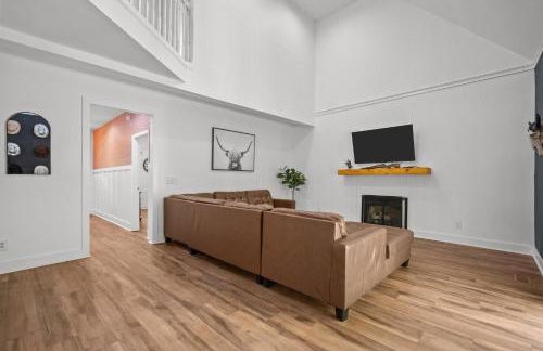 Grandma's Farm on 6 acres with Lighted Barn and River Access - Foto 46