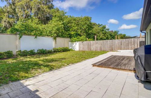 Tavares Retreat with Covered Patio and Private Yard - Foto 21