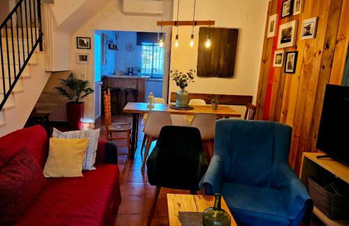 La Casa Junto al Sendero del Río & chimenea y leña incluida - Foto 8