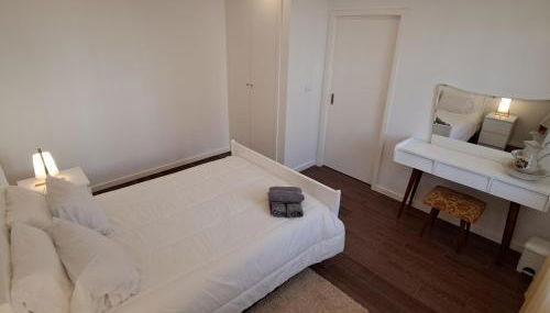 Hamilton House - Photo 3