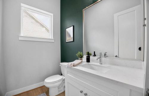 Urban EaDo Retreat - 3BR Townhome w Deck - Foto 24