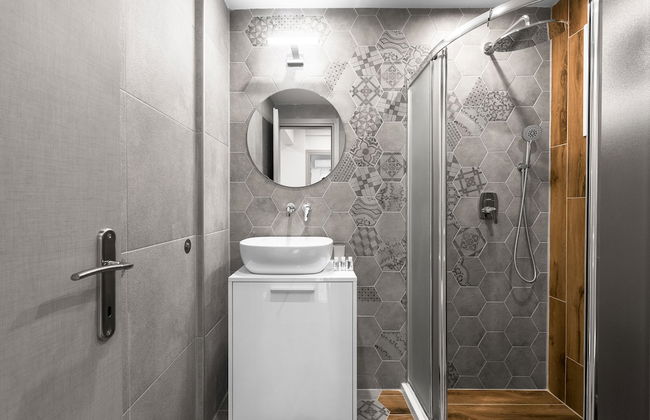 White and Wood Nilie Hospitality MGMT - Foto 19