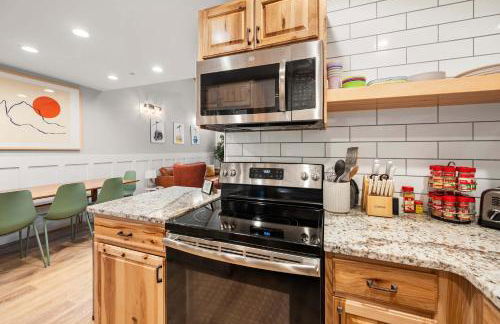 Renovated Ski In Out Condo King Bed Patio Grill - Foto 13