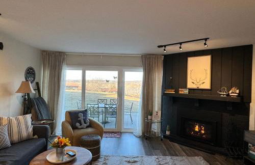 Newly Updated Modern, Spacious, and Cozy Condo- Right on the Lake! - Foto 6