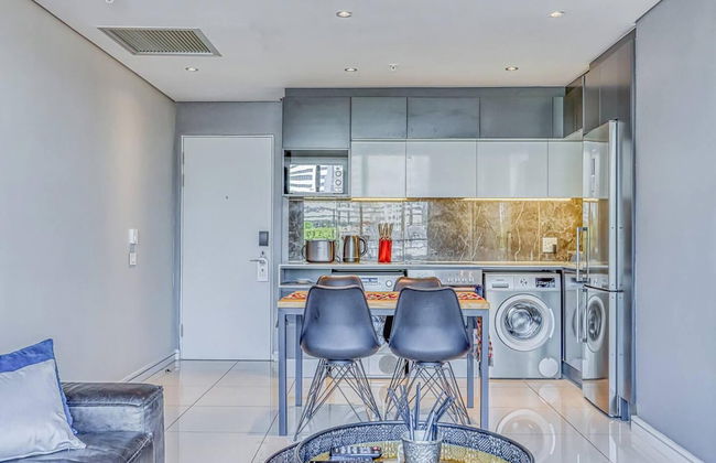 Luxury 1 Bed Apartment at The Capital on the Park - Photo 16