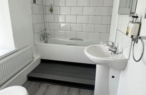 Farmhouse with Log Fire & On-Site Dog Field - Foto 40