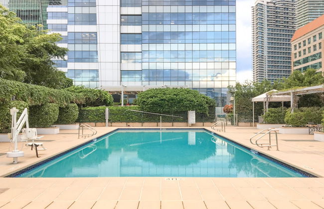 Luxury Condos at Four Seasons - Foto 31