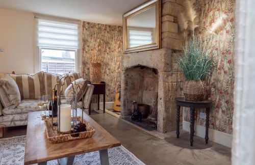 Heron Stays Bath- Historic Pub Retreat, Original Beams, Parking, Sleeps 9, 3 Miles to Bath Central - Photo 56