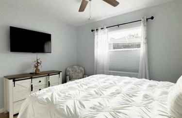 Tropical Backyard Paradise, Hot Tub, Fenced yard - Foto 16