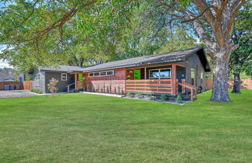 New-The Mod Poppy Large home 10 minutes from it all - Photo 52