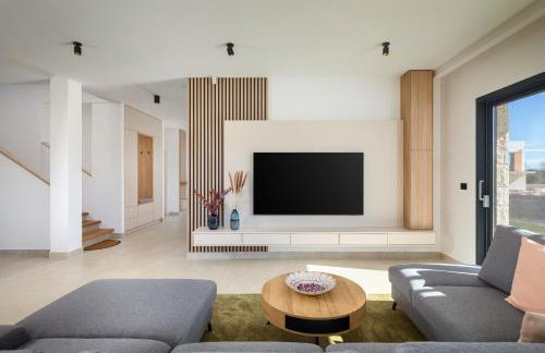 Villa Levita with Pool - Photo 13