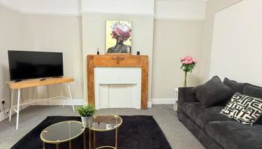 Spacious 5-Bedroom house close to station - Foto 2