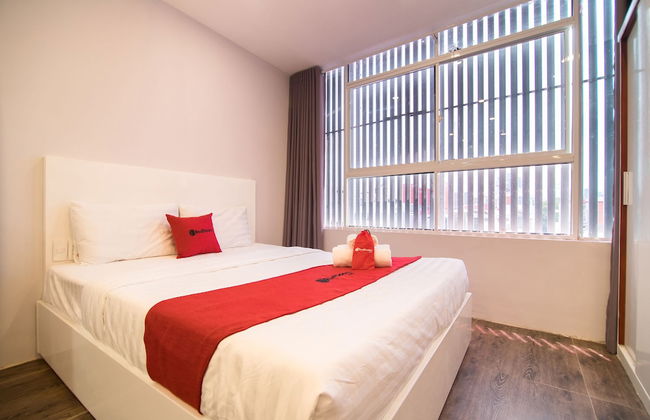 RedDoorz Plus near Tan Dinh Market 2 - Photo 11