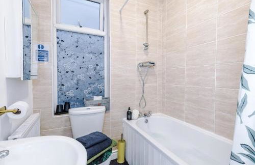 Sleep7, Pool Table, TTennis, Free Parking, 3BR - Foto 29