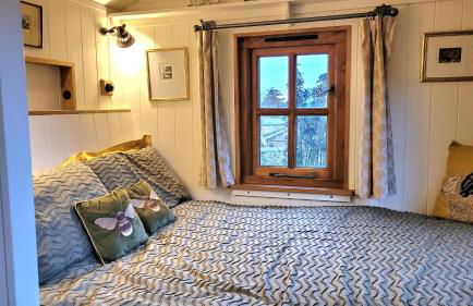 Plank Bridge Shepherds Hut in Orchard - Peaceful Escape for Two - Foto 9