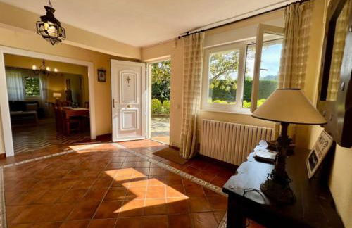 Villa privada con jardín &BBQ cerca de playas - Foto 13