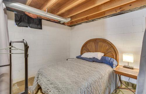 Walk to Crooked Lake Beach and Dtwn! Home with Patio - Foto 15