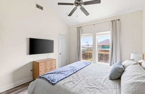 Palms & Pelicans - Photo 14