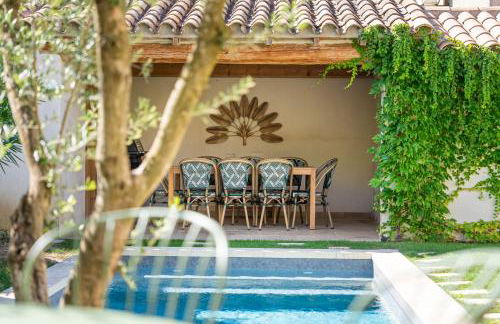 Gorgeous village home with heated pool, ideally located - Foto 28