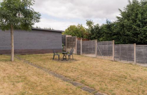 Home from Home 3-Bedrooms free parking Garden Sleeps up to 8 - Foto 13