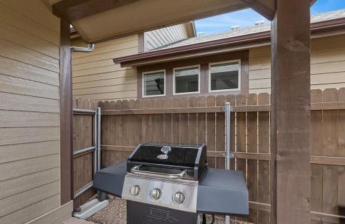 Flagstaff 3BR Cozy Retreat w Fireplace & BBQ - Foto 25