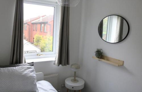 Charming 2 Bed House - Family Friendly - Foto 8