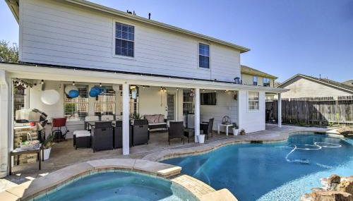 Luxe Home 30 Miles to Houston with Pool and Grill - Foto 2