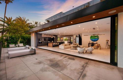 Luxury 6BR Beverly Hills Villa with Pool and Views - Photo 5