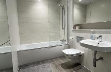 Modern 2bed Apartment in Birmingham City Centre 2 mins from Train Station with Free Parking and WiFi - Foto 75