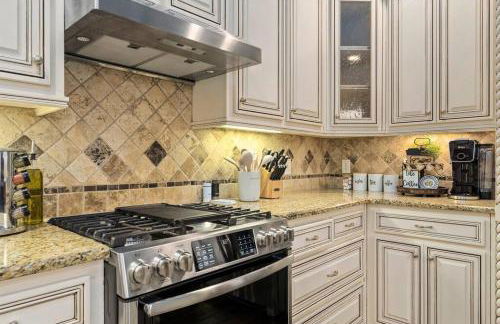 Luxury 4BR Dallas Home with Game Room and Fire Pit - Foto 12