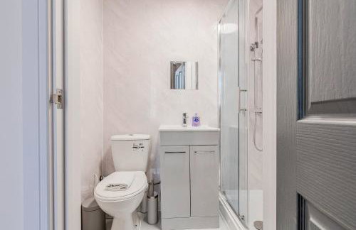 Immense Bright 5BR House near Kensington Olympia - Photo 58